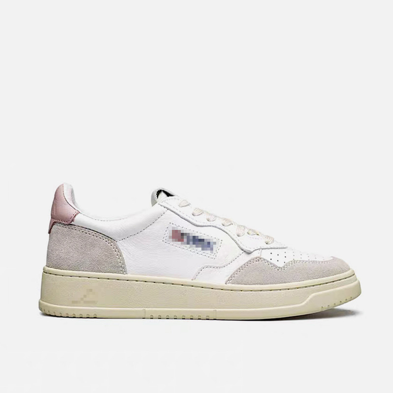 Bianco grigiastro con coda rosa