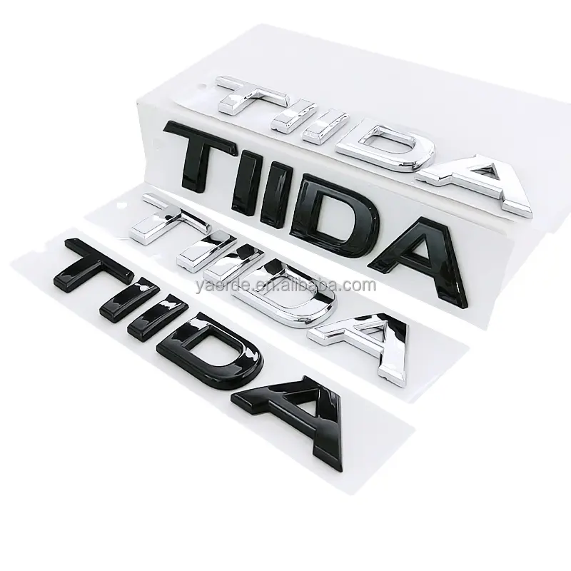 TIIDA ön merkezi mesh marker arka bagaj kapağı İngilizce mektup logo çıkartması yeni ve eski Tiida Yi Da araba etiketi için