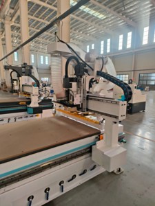 Enrutador de madera fácil de operar a buen precio, máquina enrutadora CNC 1325 ATC, 12 dispositivos automáticos de cambio de herramientas de alta velocidad - Product Image 5