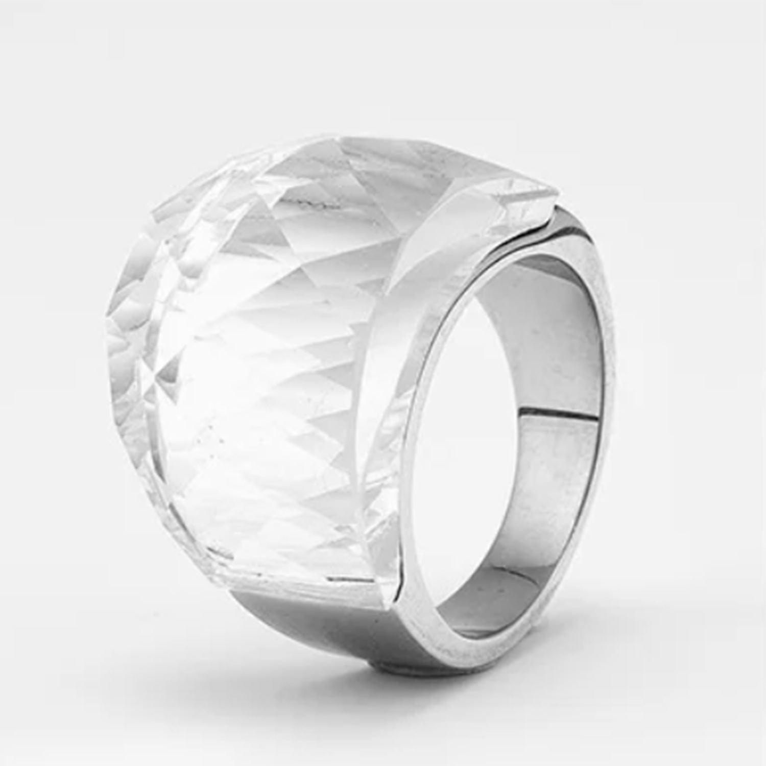 Gemme blanche en acier