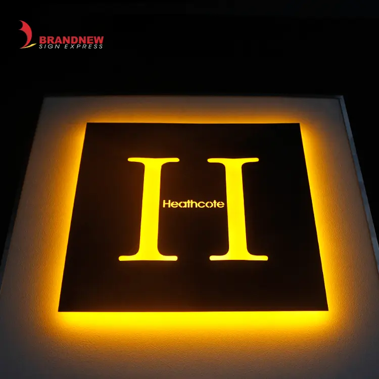 BRANDNEWSIGN Fabricante personalizado luz blanca cálida retroiluminada Metal grabado Led Logo Sign pared rústica placas de Metal decorativas