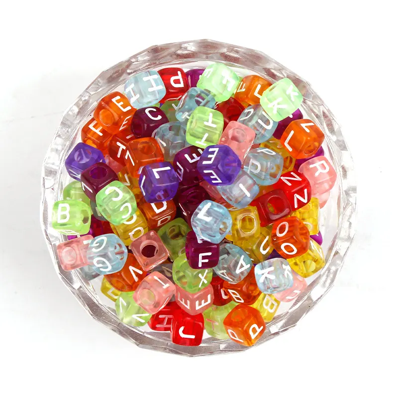 Perles de lettres acryliques de couleur assortie carrées de 6mm perles d'alphabet de cube d'espacement pour l'artisanat de bricolage