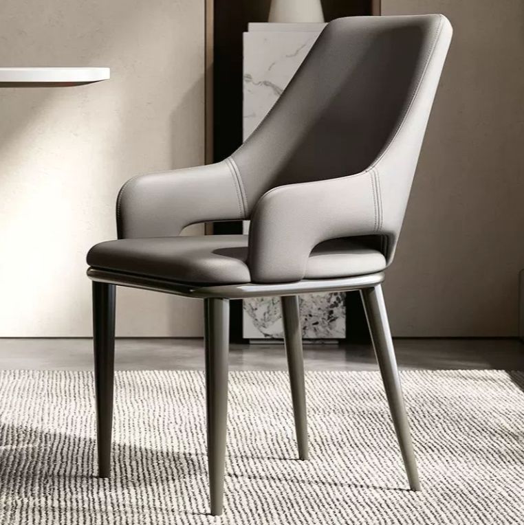 สีเทาเข้ม