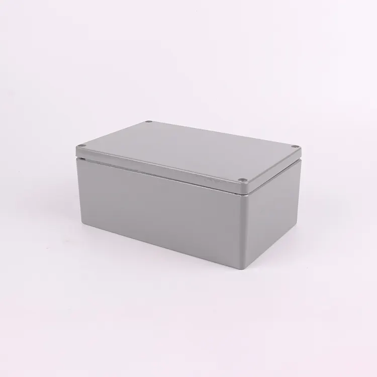 Ningbo रंग अनुकूलन ठोस Heatsink के एल्यूमीनियम Extruded जंक्शन बॉक्स के साथ छेद ड्रिलिंग सेवा