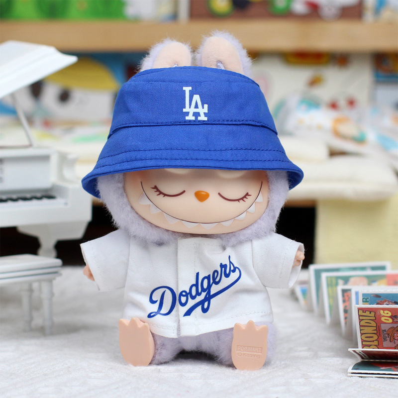Famille de baseball (chemise blanche et chapeau de pêcheur)