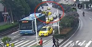 2022年中国最小4G GPSタクシーcctvレコーダーDVRモニタリングとタクシー車両管理用タクシー車載セキュリティカメラシステム