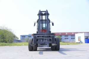 10 tonluk ayarlanabilir çatal mafsallı Forklift, 4WD dizel fabrika doğrudan arazi işleyicisi - Product Image 4