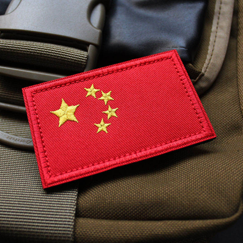 Broderie drapeau rouge cinq étoiles