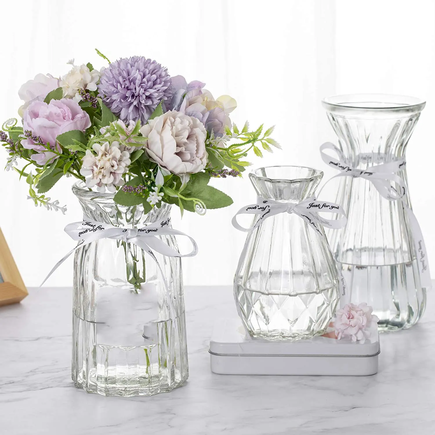 さまざまな形の素朴な小さなガラスの花瓶ミニ花瓶ウェディングブライダルシャワーセンターピーステーブル花瓶