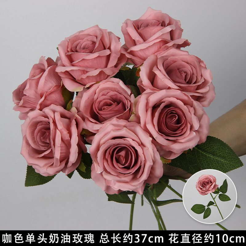 Branche de rose crème à une tête, couleur marron.