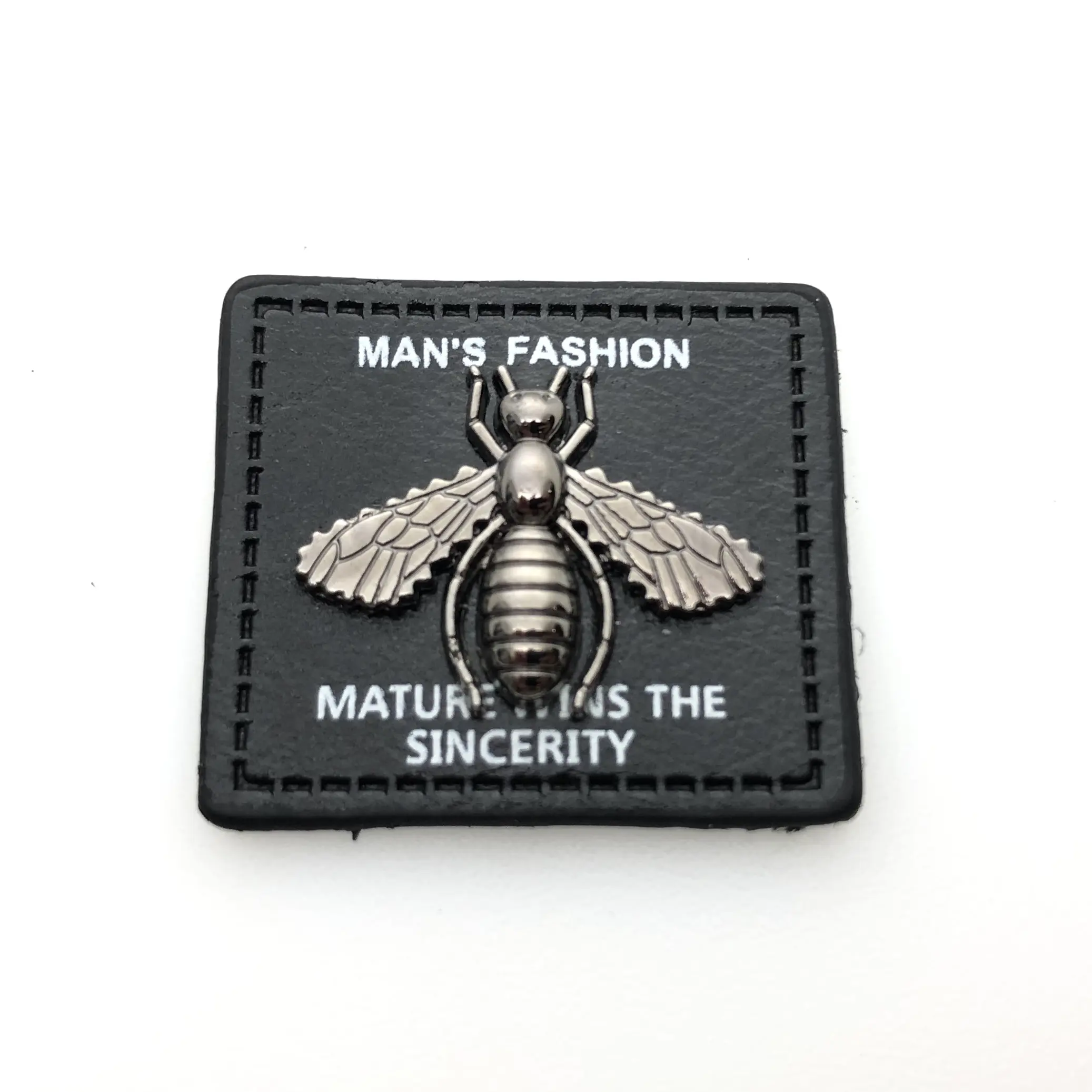 Etiquetas rectangulares pequeñas personalizadas para ropa, parches de cuero con logotipo de metal de abeja, a la moda