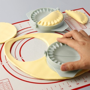 耐用的塑料饺子机 | 易于使用的家庭烘焙用面团压榨机 - Product Image 5