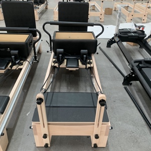Cama de madera para reformador de Pilates para flexibilidad de estabilidad central y entrenamiento de fuerza en programas de rehabilitación y acondicionamiento físico - Product Image 1