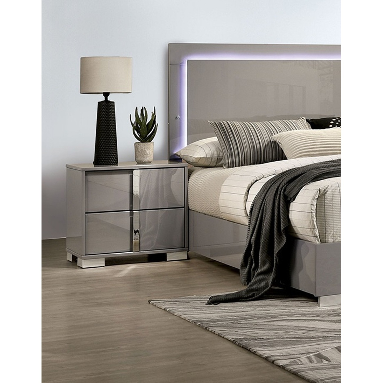 Beige, taupe