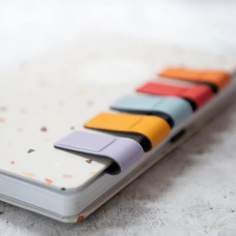 Segnalibro in pelle PU magnetico portatile personalizzato segnalibro colorato marchio di carta squisito