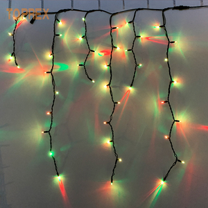 Luci di fata della stringa del giardino per la decorazione della festa popolare lampada colorata a goccia di pioggia ha condotto le corde delle luci del ghiacciolo per la decorazione del partito