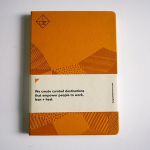 Venta al por mayor de cuaderno de China impresión personalizada B5 200 páginas cuaderno de papel con diseño estampado - Product Image 2