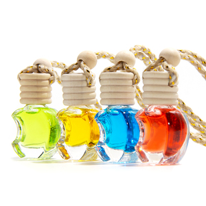 סיטונאי במפעל מחיר ריק 10Ml מטהר אוויר זכוכית תליית מכונית בושם בקבוק עם מכסה עץ