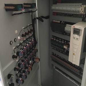 Apparecchiature di automazione industriale PLC quadro di controllo uscita relè sistema di controllo logico programmabile apparecchiature di distribuzione di potenza