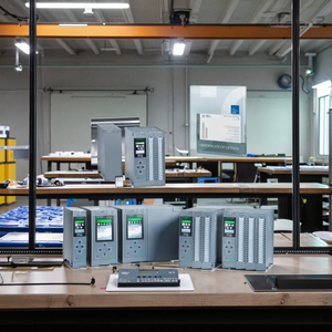 2025 el más nuevo controlador lógico programable de CPU delgada MÓDULO DE E/S Digital Control de automatización PAC y controladores dedicados PLC más nuevo