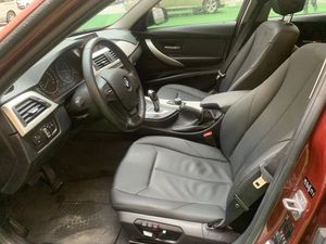 中古車卸売2013 BMW 3シリーズ320i 2.0T中古車