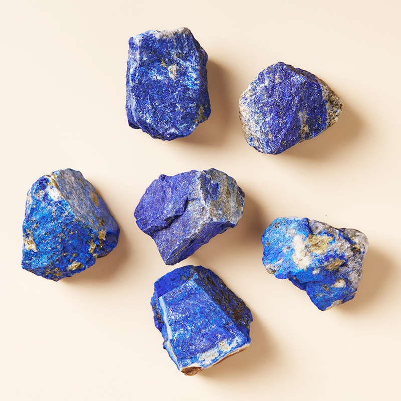 Pierre brute de lapis-lazuli