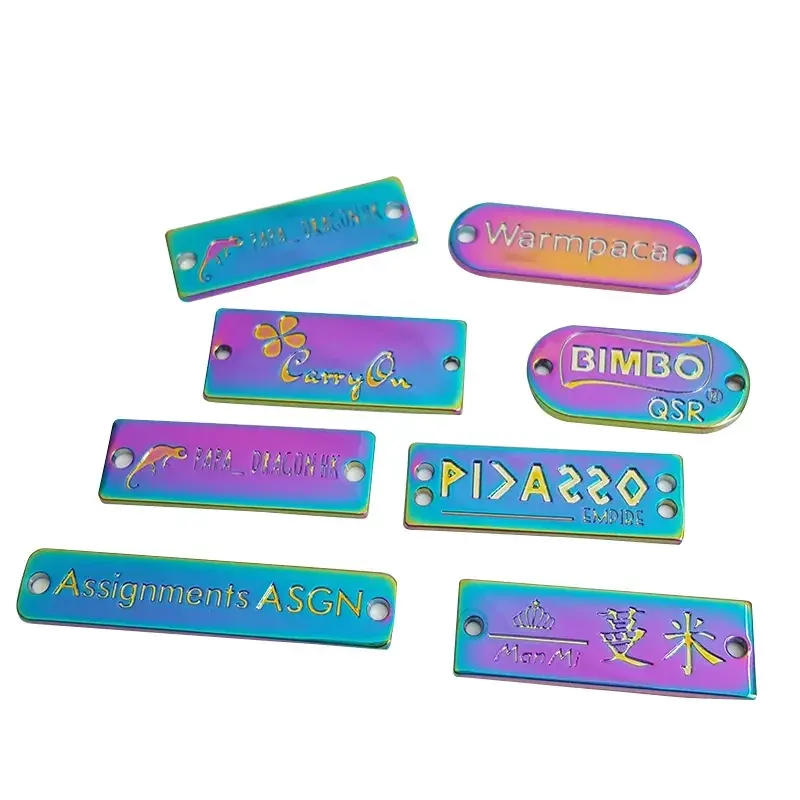 Precio de fábrica Etiqueta de ropa Nombre Marca Encanto Chapado en oro Logotipo grabado Metal Etiqueta de ropa Etiqueta Accesorios