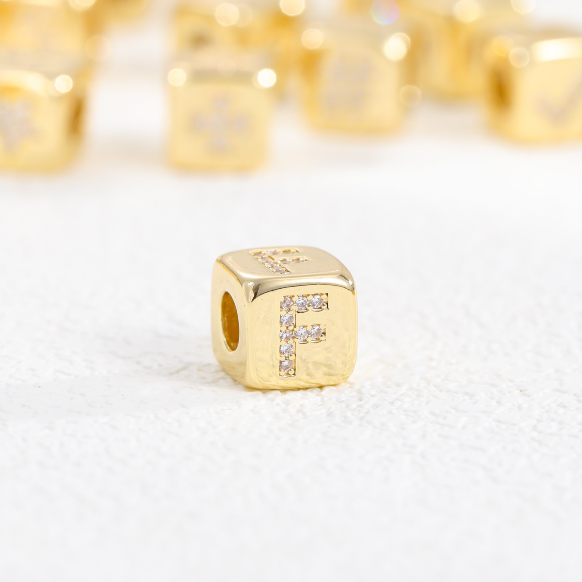 F pendentif simple-doré