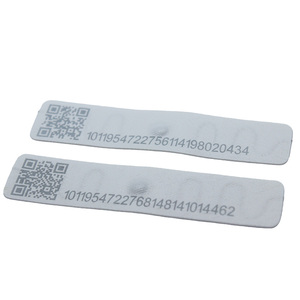 Código QR personalizado números de serie impresos programable RFID lavandería de largo alcance impermeable lavable UHF etiquetas RFID para pista textil