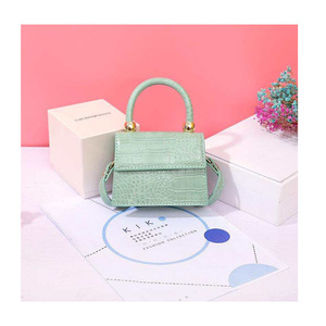 Kore moda Mini kare PU astar ile omuzdan askili çanta yeni düz renk Crossbody çanta tüm hava zincir ve kapak kapatma - Product Image 5