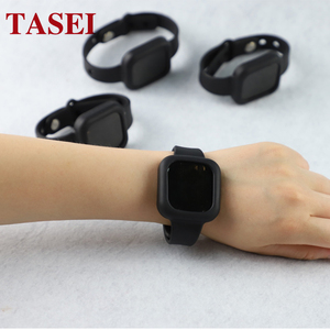 860MHz~960MHz Wristband Wireless Wearable USB Portable BT UHF RFID <strong>Reader</strong> for Android Iphone