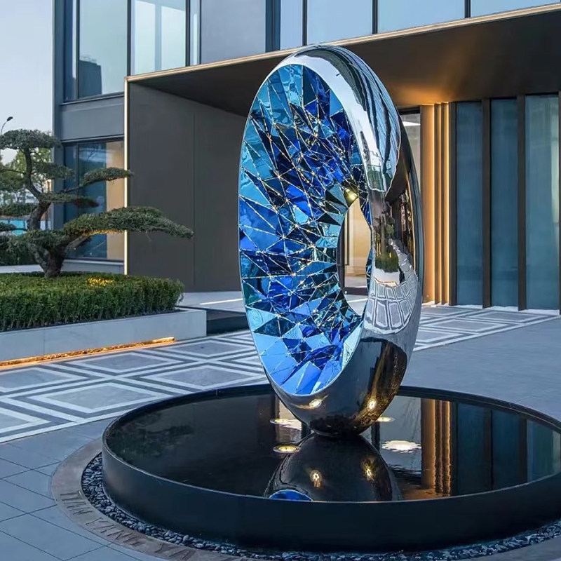 Sculpture en acier inoxydable au clair de lune