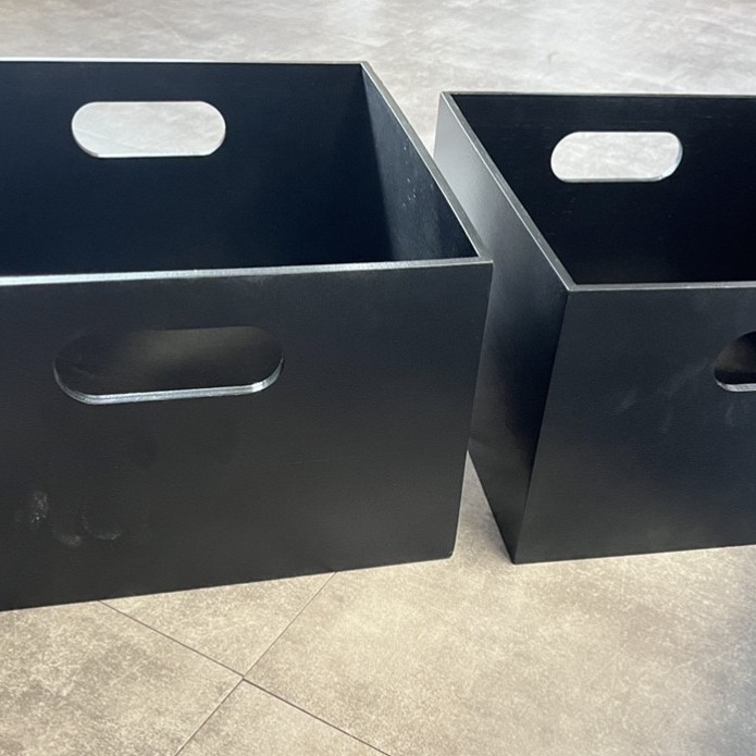 Black; L: 28*28*18cm, M: 26*26*17cm (large set, small set)