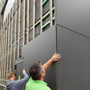 Aluminium-Außen verkleidung Silbergraue Farbe Für den Bau von Außen verkleidungen