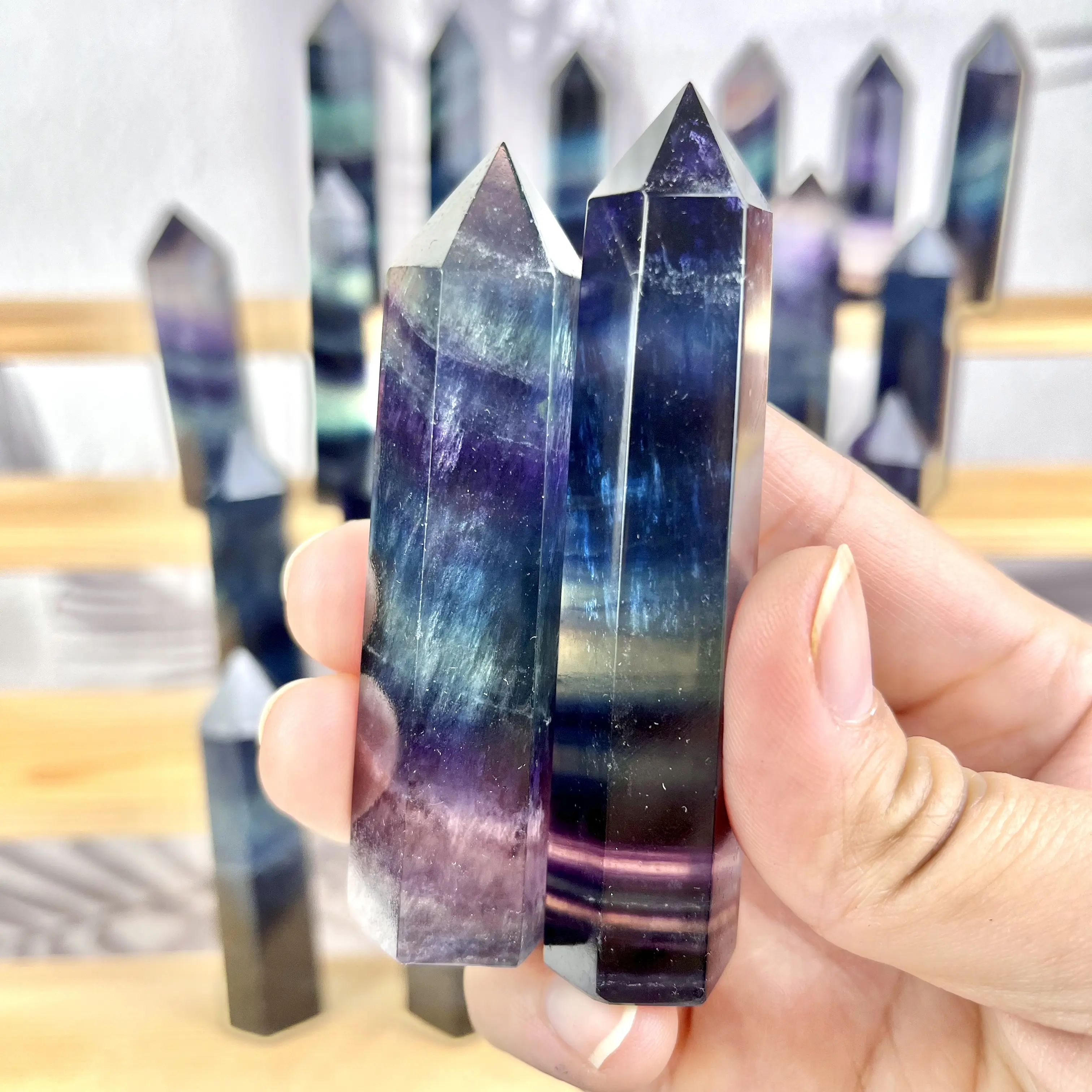 All'ingrosso di cristallo naturale di quarzo arcobaleno Fluorite torre di guarigione pietre Fluorite radice punti per il regalo