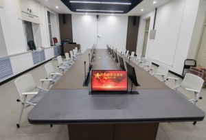 电动隐藏书桌液晶显示器电梯，用于视频会议和无纸化会议和会议室的投票 - Product Image 5