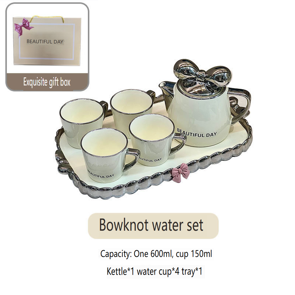 4 tasses + 1 pot + 1 plateau + 1 coffret cadeau