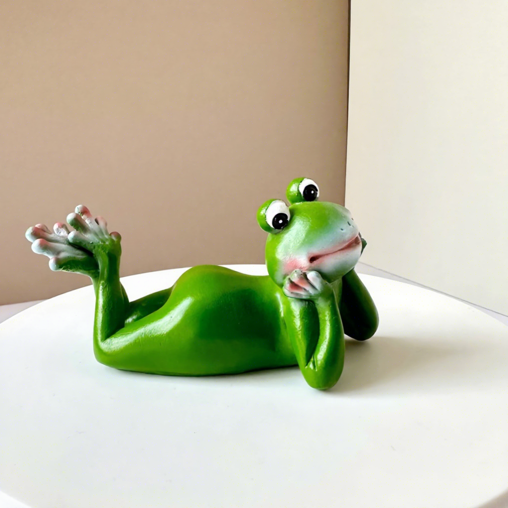 Face-holding frog