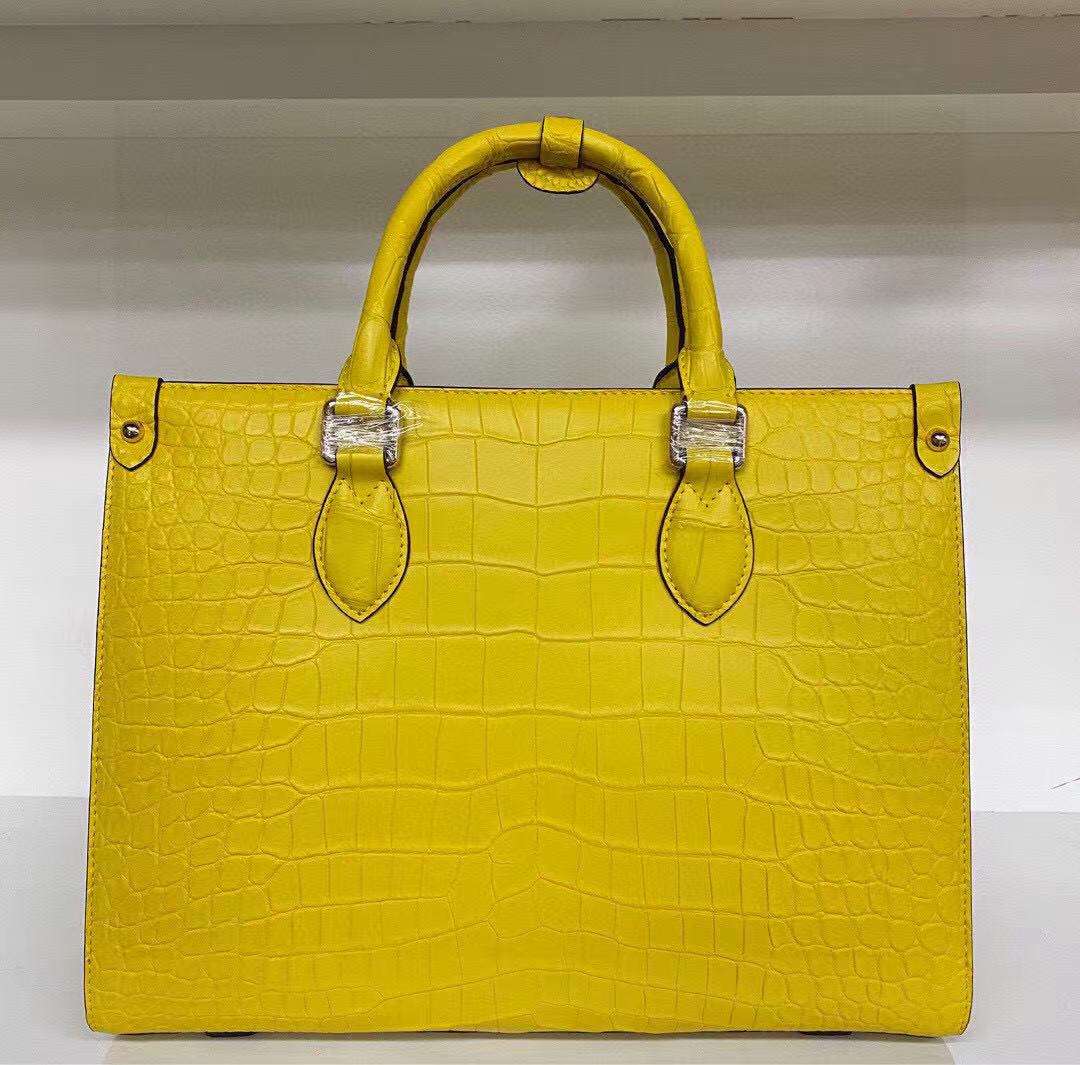 สีเหลือง