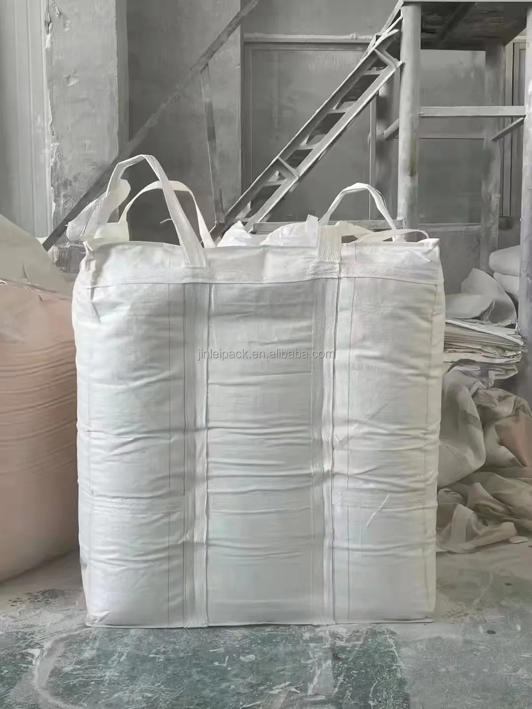 फोर्कलिफ्ट लोडिंग पीपी बैग 1500 किग्रा प्लास्टिक जंबो बैग पुनर्चक्रण योग्य एफआईबीसी बल्क बैग रासायनिक/कृषि उपयोग के लिए आंतरिक सुदृढीकरण