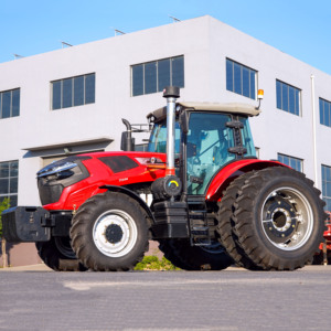 中国品牌4x4大型手持式拖拉机210hp轮式拖拉机农业活动用新型农用电机的最佳价格