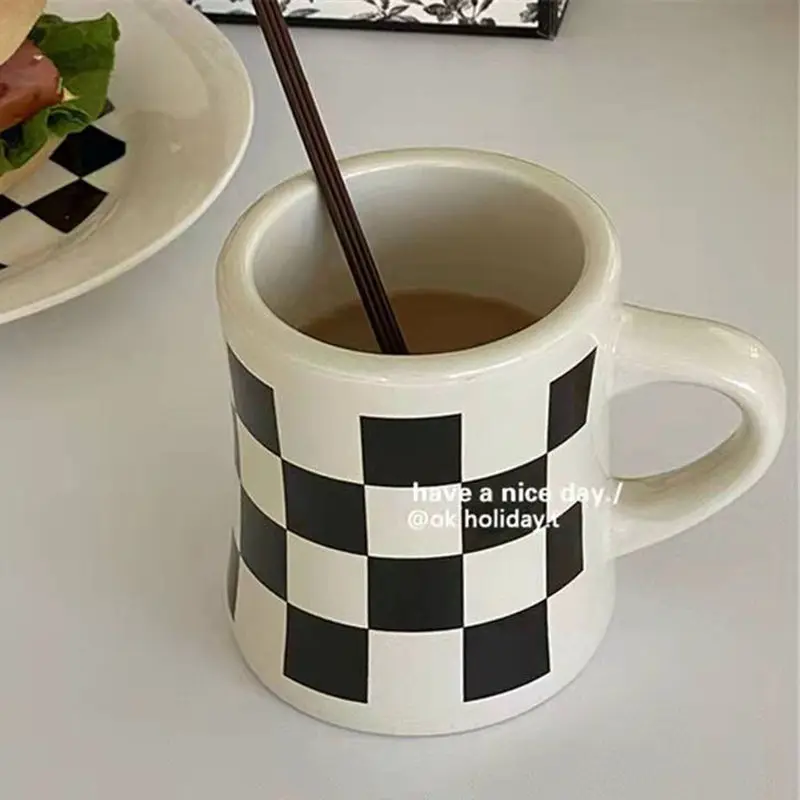 Solhui-Taza de cerámica con cuadros creativos de estilo nórdico, tazas de café con cintura de Corea a cuadros en blanco y negro, para regalo de Navidad