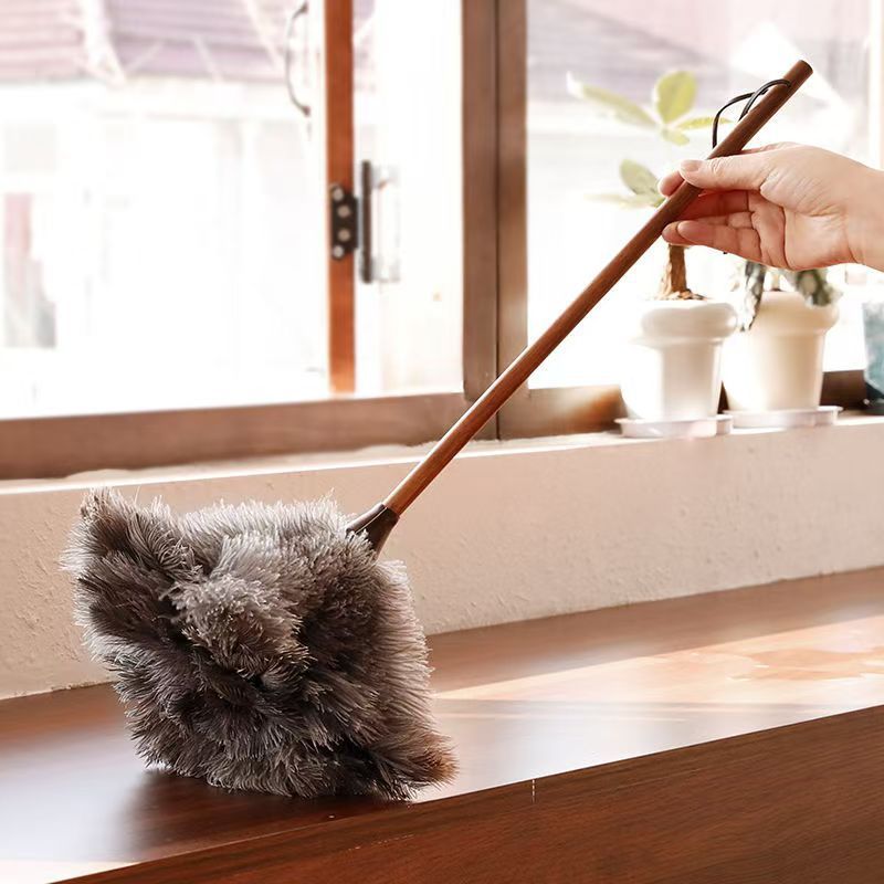 Plumeau en plumes de chameau avec manche en noyer - 60 cm