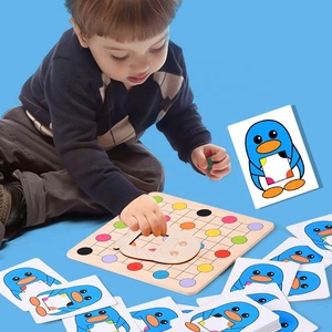木製論理的思考トレーニングカラーマッチングボードゲームおもちゃ面白いペンギンカラーゲームを見つける子供たちがカラーマッチングゲームをプレイする - Product Image 5