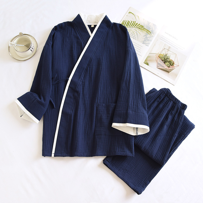 Costume bleu marine-antique avec coutures