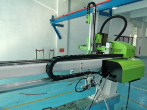 YIZUMI HIGH-SPEED 3-AXIS Traversing Servo Robot For 400-500 tonnen kunststoff Injection Molding Machine - Product Image 5