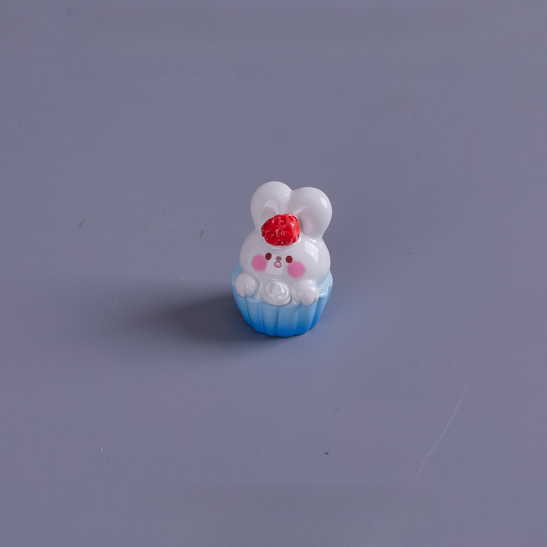 Gâteau coloré de lapin aux bleuets