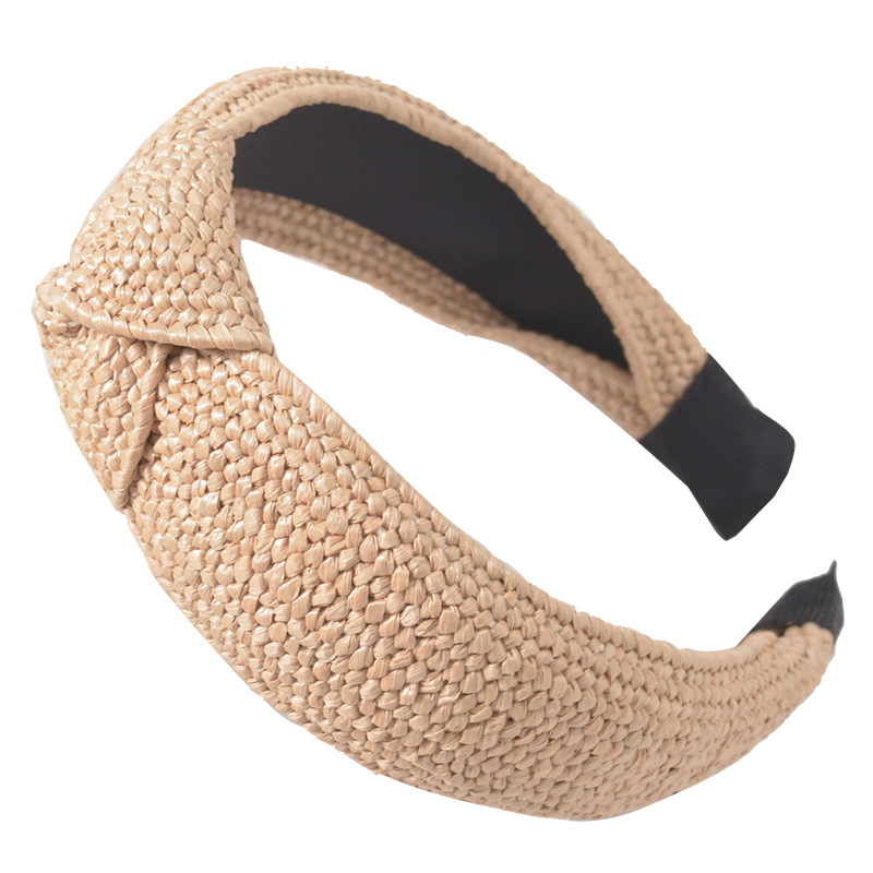 Cream-colored knotted edge