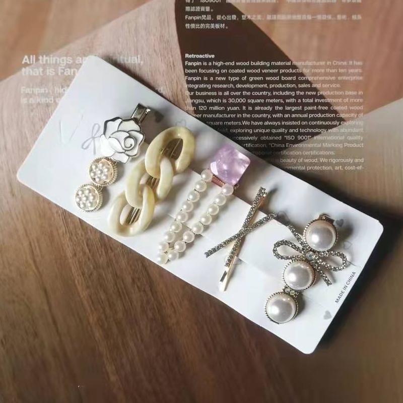 Ensemble de bijoux roses