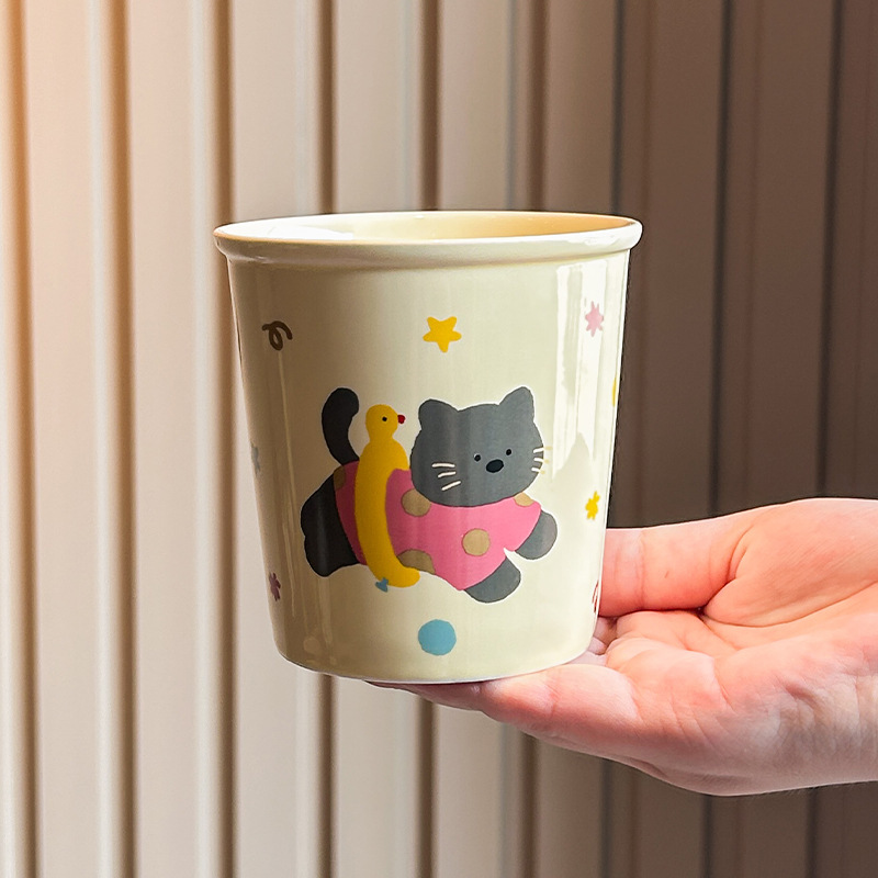Taza de gatito gris